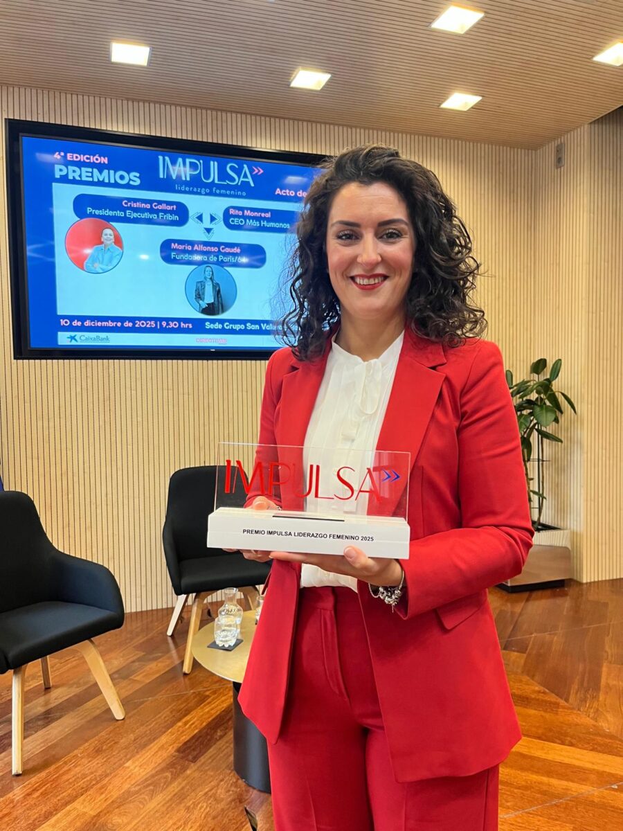Rita Monreal recibe el Premio Impulsa al Liderazgo Femenino Joven